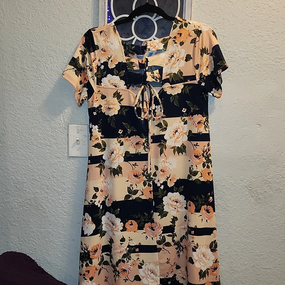 Midi Dress with pockets Size MEDIUM - Picture 4 of 4